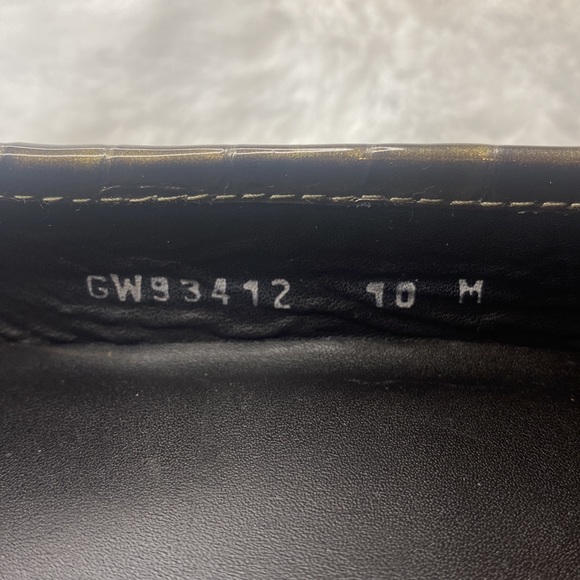 Stuart Weitzman Alligator Print Heeled Loafer - Picture 9 of 11